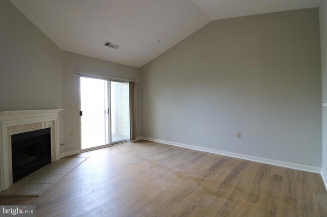 Building Photo - 2204 Westcourt Ln