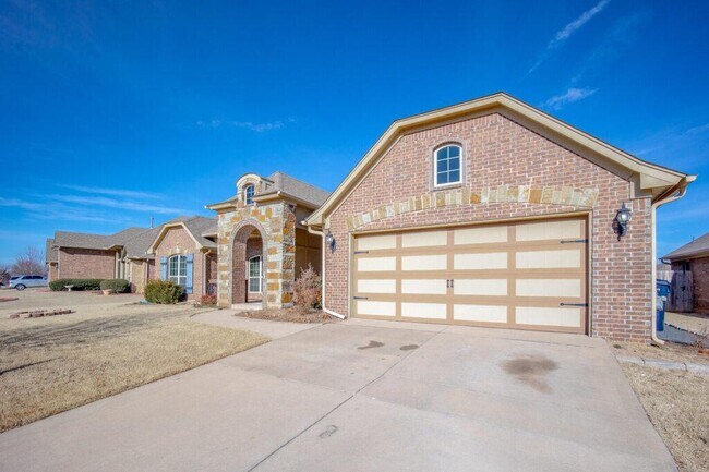 Building Photo - 2405 NW 180th St