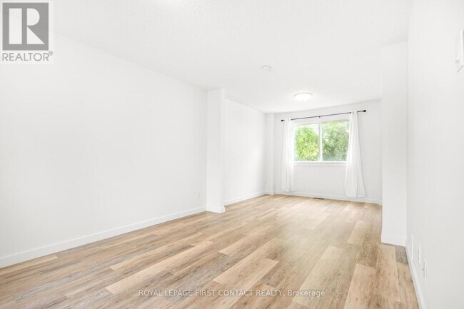 Building Photo - 8 Rosenfeld Dr