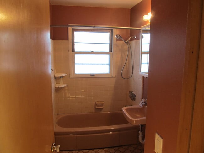 Bath - 9718 W Lisbon Ave