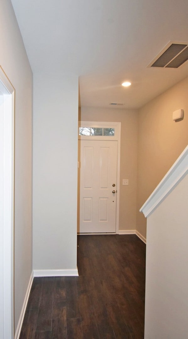 Building Photo - Gorgeous luxury 2BD/2.5BA M'boro townhome ...