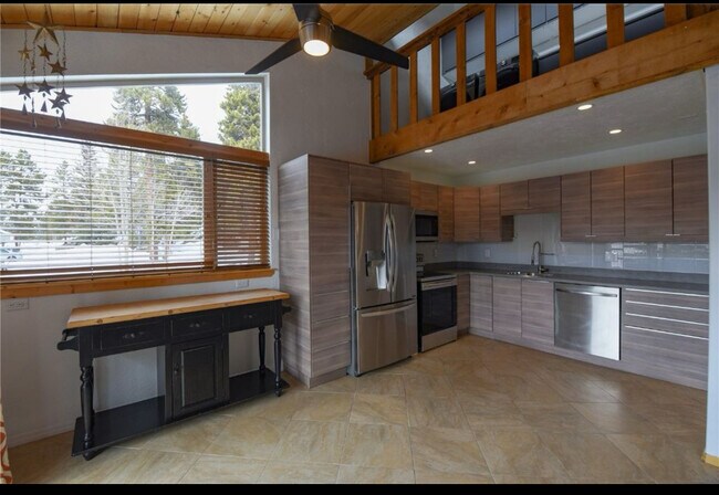 Foto del edificio - 166 S Fuller Placer Rd