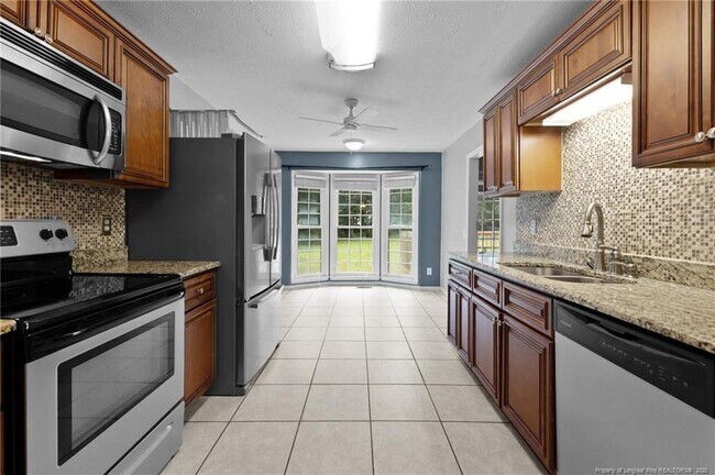 Building Photo - 810 Whispering Pines Rd