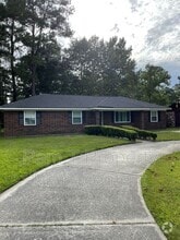 Building Photo - 211 Holiday Dr