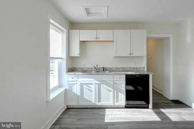 Building Photo - 1653 PA-194