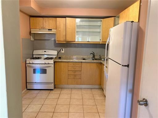 Building Photo - 491 College Dr