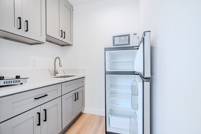 Foto del edificio - 10691 McKeen St