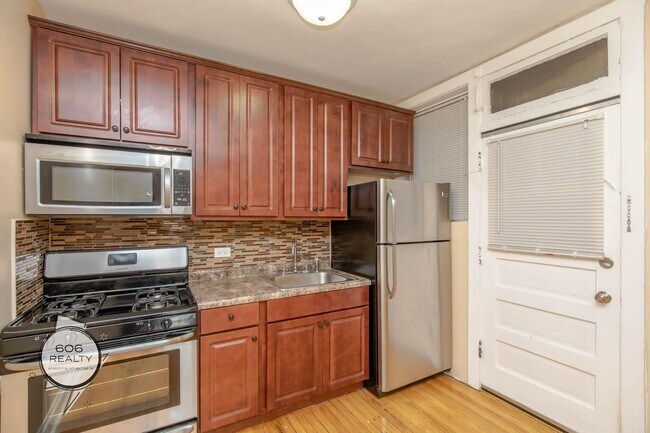 Building Photo - Apartments for Rent on Oak Park in Berwyn!
