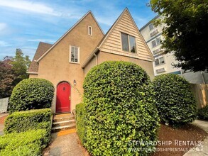 Building Photo - 1858 Harris St