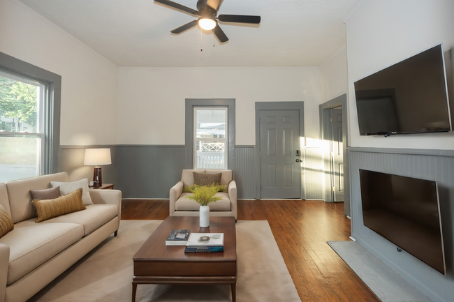 Building Photo - 515 Wheeler St - 2 Bedroom 1 Bath Home