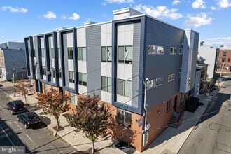 Building Photo - 411 W Berks St