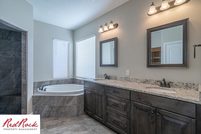Building Photo - Small Dog Friendly! Stunning 5 Bedroom 3.5...