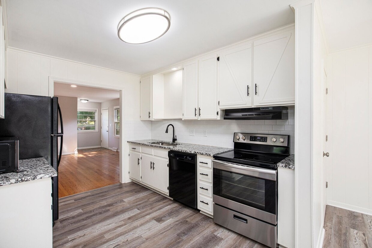 Primary Photo - Move in Special!! Beautiful 3BR/2BA w/ Gar...