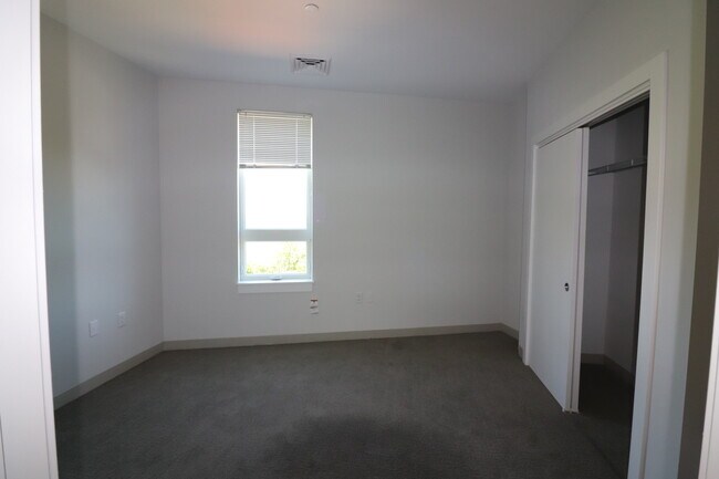 Building Photo - 162 Washington St