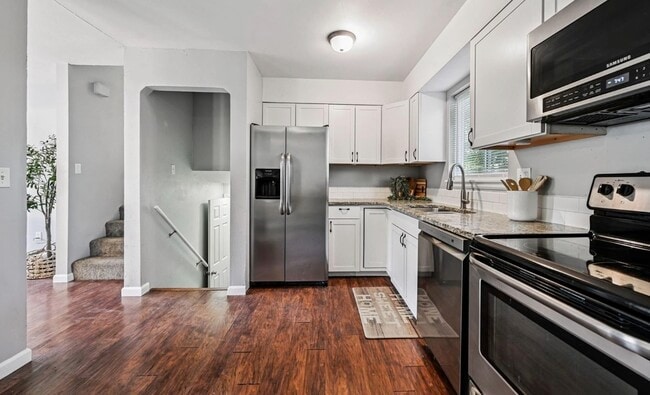 Building Photo - 216 Chaucer Ct