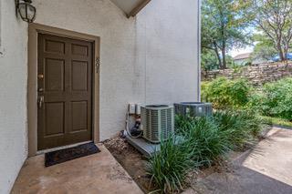 Building Photo - 6910 Hart Ln