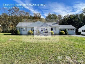 Building Photo - 40 Macarthur Dr