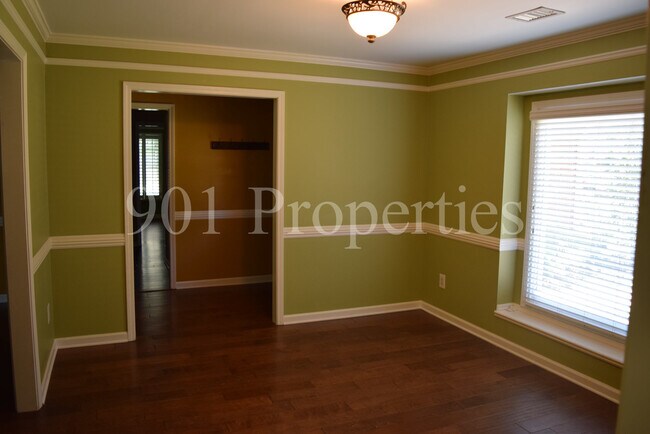 Foto del edificio - 598 Greenbank Dr