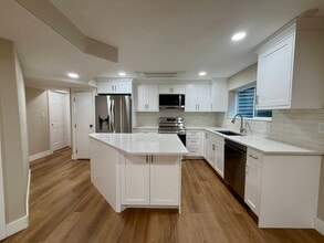 Building Photo - 5011 Cindy Ln