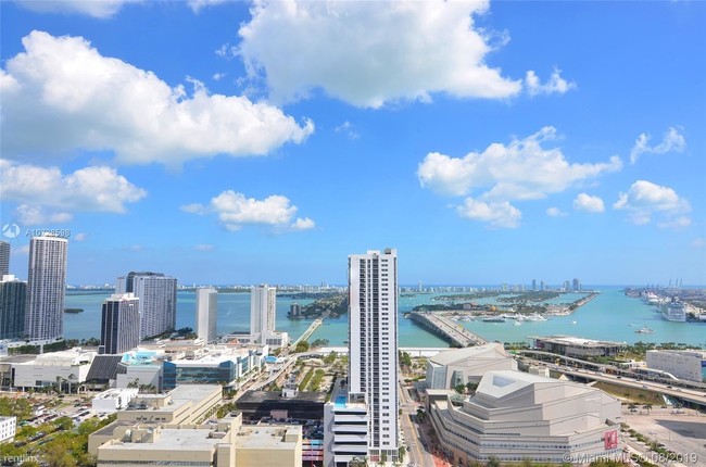 Building Photo - 1 br, 1 bath  - 1420 NE Miami Pl