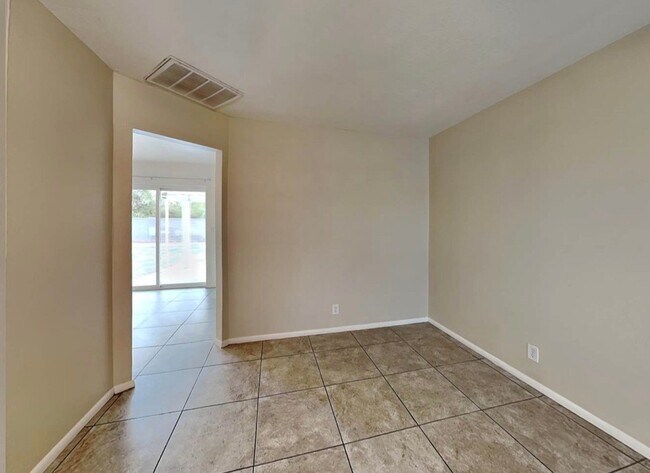Foto del edificio - 464 E 7th Dr