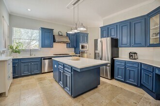 Building Photo - 301 Winding Oak Ln S