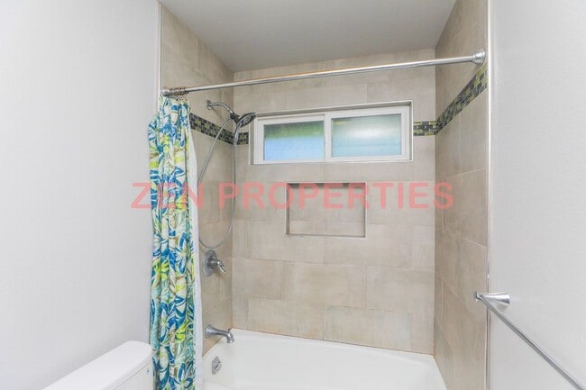 Building Photo - Large Studio Unit for rent in Manoa