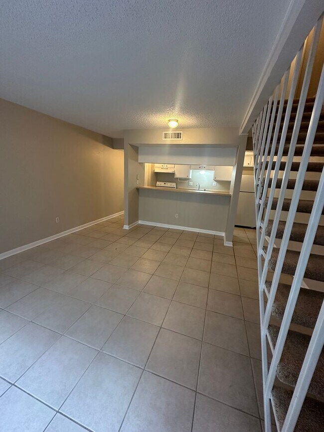 Foto del edificio - 1BD/1BA Townhouse located on the Germantow...