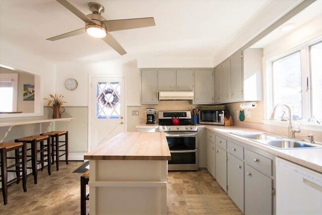 New kitchen with stainless applicances - 134 Greenfield Ave