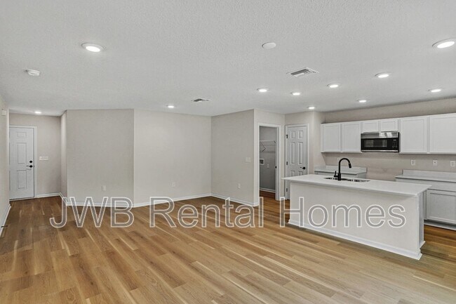 Foto del edificio - 7863 Dekle Ave