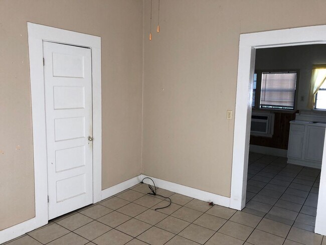 Foto del edificio - 1 Bedroom Apartment Close to SHSU