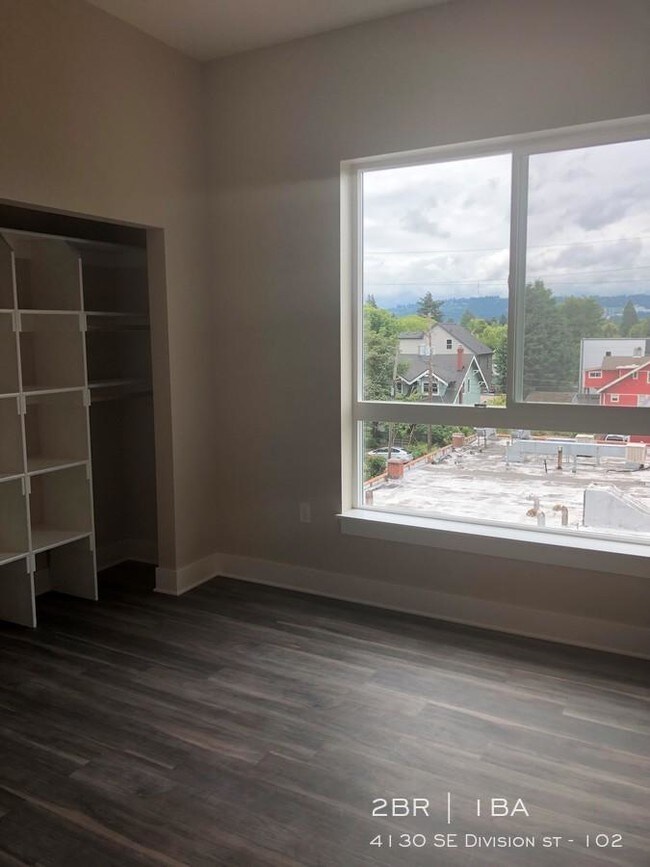 Building Photo - 2 bedroom in Portland OR 97202