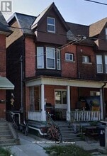 Building Photo - 562 Bathurst St