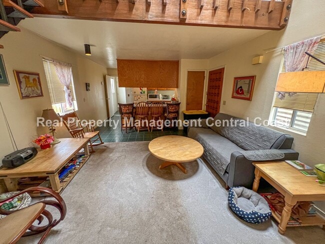 Building Photo - AVAILABLE AUGUST - Charming Cottage in Los...