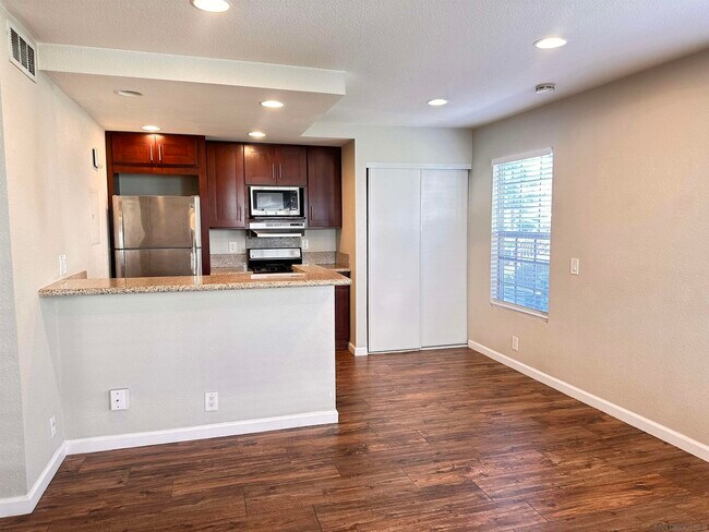 Building Photo - 774 Eastshore Terrace
