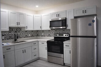 Building Photo - 900 NW 8th Ave