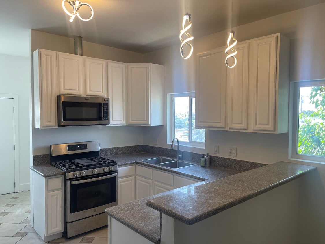 Cocina - 704 S Soto St