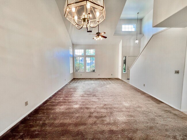 Foto del edificio - $2,495 Friant & Copper, 3 Bedrooms - N. Wi...
