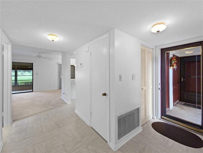 Foto del edificio - 614 Midway Dr