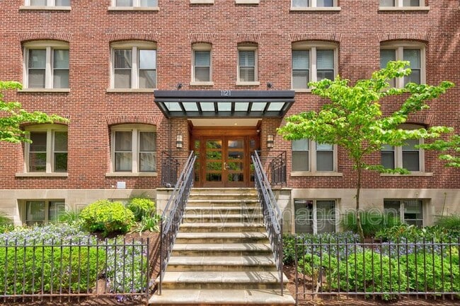 Building Photo - 1121 24th St NW