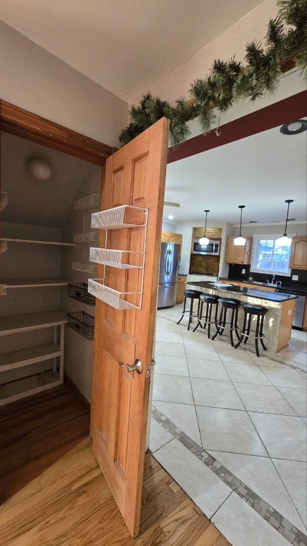 Foto del edificio - Large 5-Bedroom Home with Backyard Pool, Garage & Fenced Yard