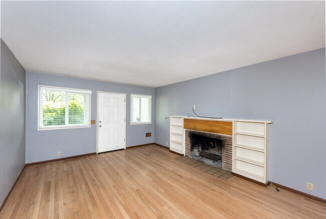 Building Photo - 1845 SW Glenview Ave