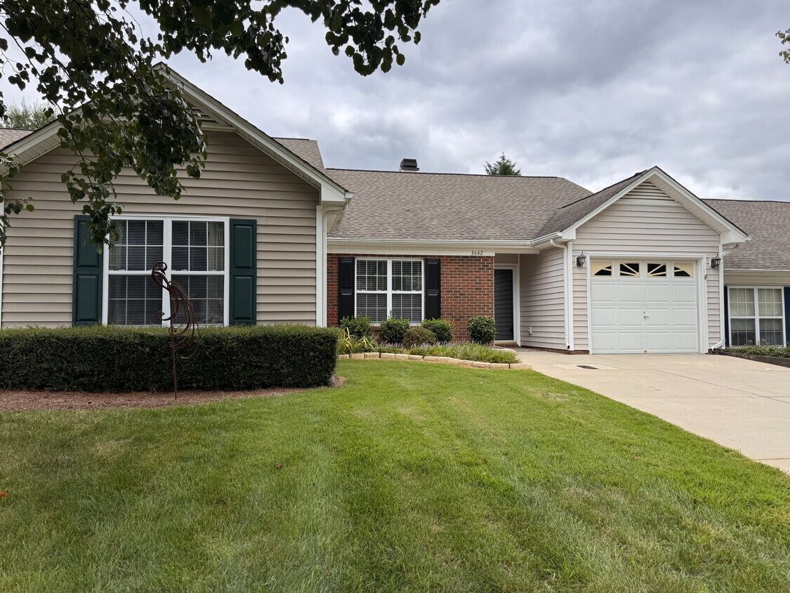 2BR 2BA One Level Townhome with Garage - 2BR 2BA One Level Townhome with Garage