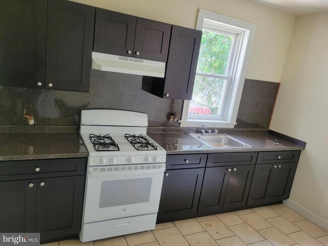 Building Photo - 430 High St