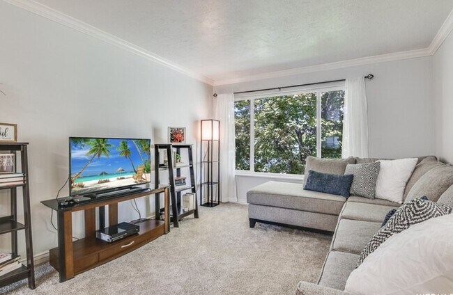 Building Photo - 299 Birchwood Dr
