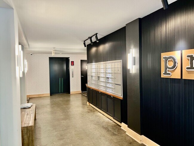 Foto del edificio - Top Floor Open one bedroom and amazing vie...
