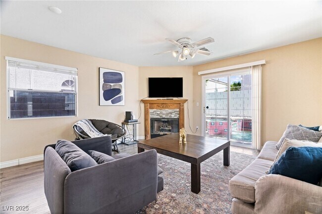 Foto del edificio - 8213 Grassy Point Cir