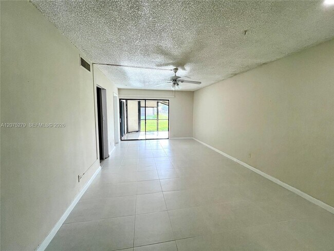 Foto del edificio - 3252 Foxcroft Rd