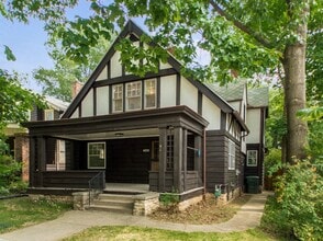 Building Photo - 2080 Summit St