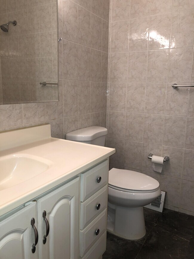 Foto del edificio - 834 Lawler St